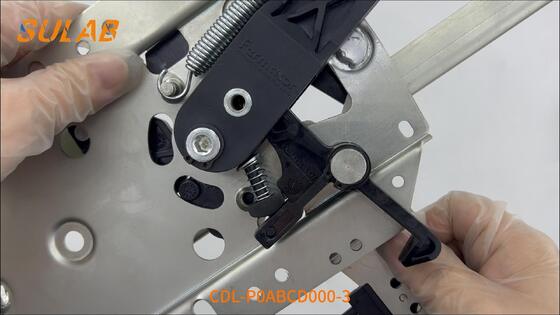 Fomat CDL-P0ABCD000-3 Cuchillo de la puerta del ascensor con suelo CNC de acero inoxidable 304 ± 0,02 mm y mecanismo de bloqueo de la puerta de aterrizaje con cuchilla afilada de 12 °