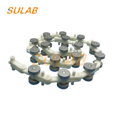 Cadena de giro para escaleras mecánicas Xizi Otis XAA332DS con pasamanos de 17 secciones y paso de 50,5 mm fabricada en PA66+30%GF